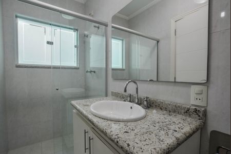 Casa à venda com 204m², 4 quartos e 4 vagas Casa à venda com 204m², 4 quartos e 4 vagasBanheiro da Suíte 2