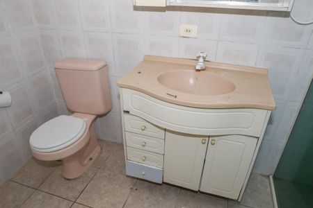 Casa à venda com 250m², 2 quartos e 2 vagas Casa à venda com 250m², 2 quartos e 2 vagasBanheiro