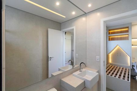 Apartamento à venda com 245m², 4 quartos e 4 vagasBanheiro da Suíte 1