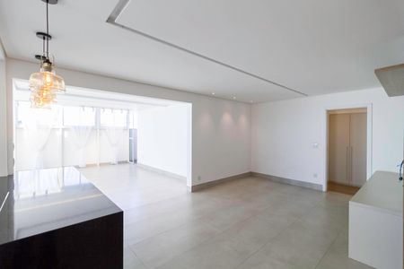 Apartamento à venda com 245m², 4 quartos e 4 vagasSala