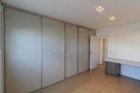 Apartamento à venda com 245m², 4 quartos e 4 vagasSuíte 2