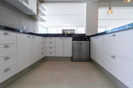 Apartamento à venda com 245m², 4 quartos e 4 vagasCozinha