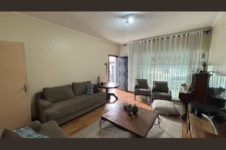 Casa à venda com 263m², 4 quartos e 4 vagas Casa à venda com 263m², 4 quartos e 4 vagasSala