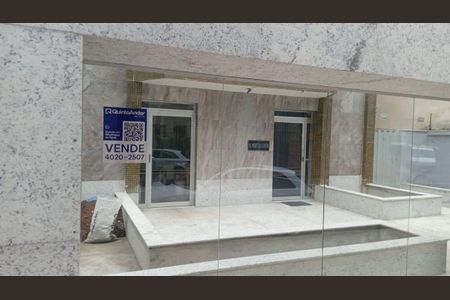 Apartamento à venda com 180m², 3 quartos e 3 vagas Apartamento à venda com 180m², 3 quartos e 3 vagasPlaca