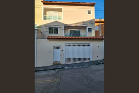 Casa à venda com 181m², 3 quartos e 4 vagas Casa à venda com 181m², 3 quartos e 4 vagasFachada