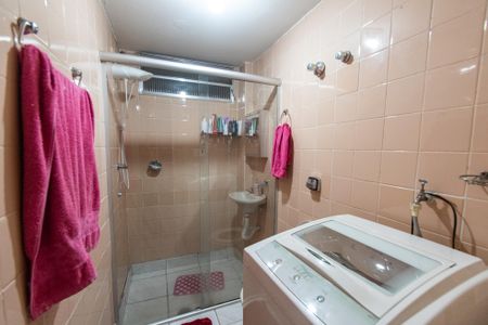 Apartamento à venda com 45m², 2 quartos e 1 vaga Apartamento à venda com 45m², 2 quartos e 1 vagaBanheiro