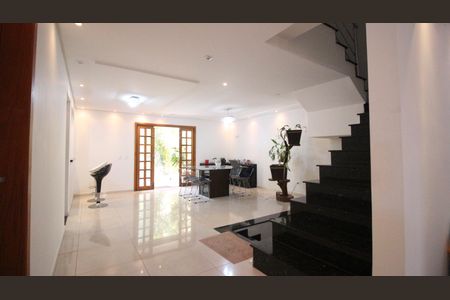 Casa à venda com 245m², 4 quartos e 6 vagasSala de Jantar