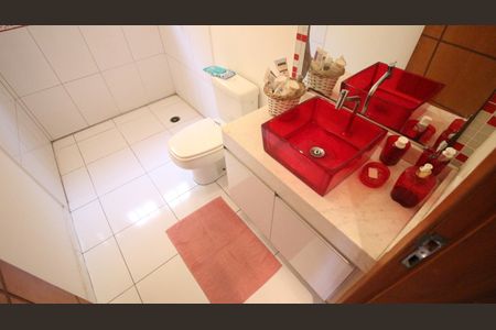 Casa à venda com 245m², 4 quartos e 6 vagasBanheiro 2