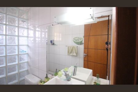 Casa à venda com 245m², 4 quartos e 6 vagasBanheiro 1