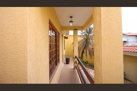 Casa à venda com 245m², 4 quartos e 6 vagasEntrada