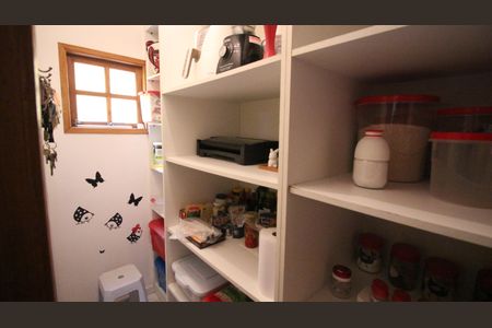 Casa à venda com 245m², 4 quartos e 6 vagasDespensa