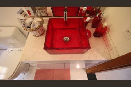 Casa à venda com 245m², 4 quartos e 6 vagasBanheiro 2