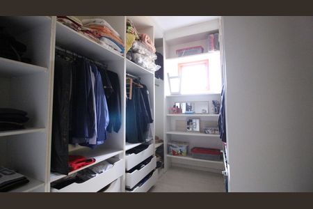 Casa à venda com 245m², 4 quartos e 6 vagasCloset da suíte