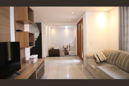 Casa à venda com 245m², 4 quartos e 6 vagasSala