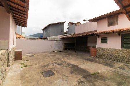 Casa à venda com 178m², 5 quartos e 3 vagas Casa à venda com 178m², 5 quartos e 3 vagasÁrea externa