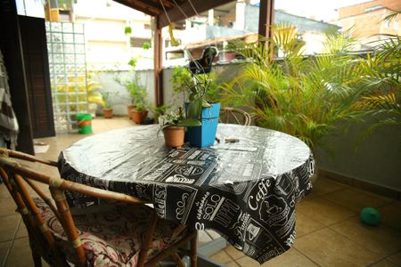 Casa para alugar com 200m², 3 quartos e 2 vagasQuintal Lateral