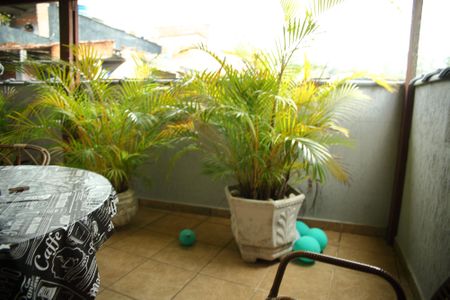 Casa para alugar com 200m², 3 quartos e 2 vagasQuintal Lateral