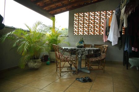 Casa para alugar com 200m², 3 quartos e 2 vagasQuintal Lateral