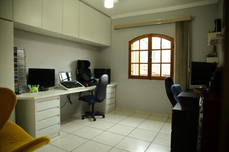 Casa para alugar com 200m², 3 quartos e 2 vagasQuarto 