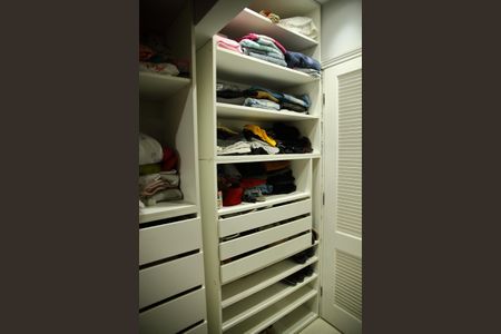 Casa para alugar com 200m², 3 quartos e 2 vagasCloset da suíte 2