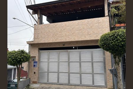 Casa para alugar com 200m², 3 quartos e 2 vagasFachada