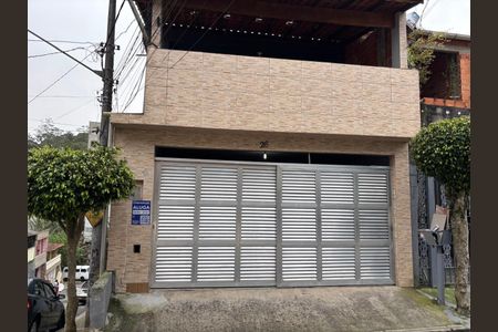Casa para alugar com 200m², 3 quartos e 2 vagasFachada