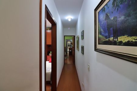 Casa à venda com 165m², 3 quartos e 2 vagasCorredor