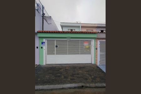 Casa à venda com 165m², 3 quartos e 2 vagas Casa à venda com 165m², 3 quartos e 2 vagasFachada