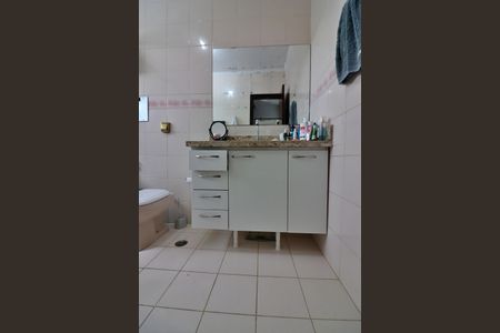 Casa à venda com 165m², 3 quartos e 2 vagasBanheiro da Suíte