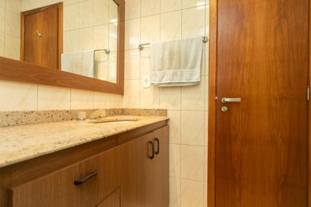 Apartamento à venda com 80m², 2 quartos e 1 vagaBanheiro Suíte 2