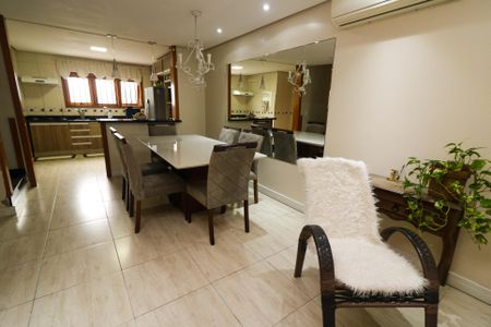 Casa à venda com 169m², 3 quartos e 3 vagas Casa à venda com 169m², 3 quartos e 3 vagasSala de Jantar