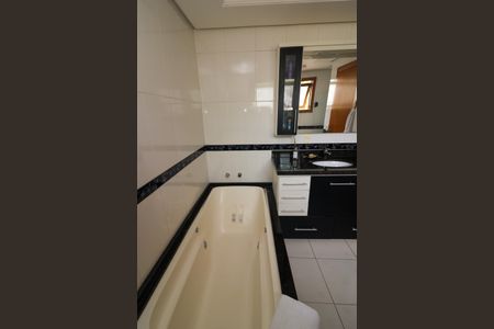 Casa à venda com 169m², 3 quartos e 3 vagas Casa à venda com 169m², 3 quartos e 3 vagasBanheiro da Suíte