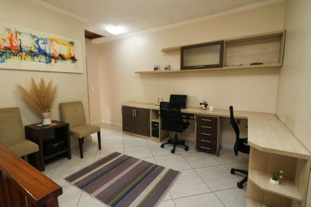 Casa à venda com 169m², 3 quartos e 3 vagas Casa à venda com 169m², 3 quartos e 3 vagasEscritório