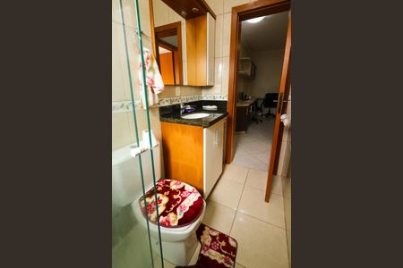 Casa à venda com 169m², 3 quartos e 3 vagas Casa à venda com 169m², 3 quartos e 3 vagasBanheiro Social