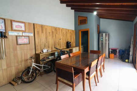 Casa à venda com 169m², 3 quartos e 3 vagas Casa à venda com 169m², 3 quartos e 3 vagasVaranda