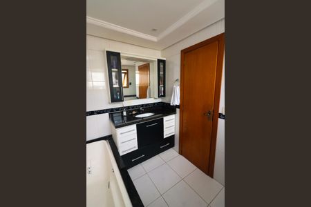 Casa à venda com 169m², 3 quartos e 3 vagas Casa à venda com 169m², 3 quartos e 3 vagasBanheiro da Suíte