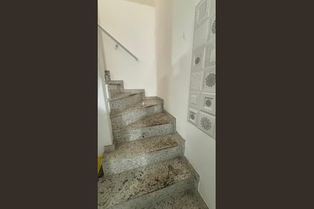 Apartamento à venda com 81m², 2 quartos e 1 vagaEscada