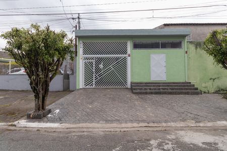 Casa à venda com 170m², 3 quartos e 2 vagas Casa à venda com 170m², 3 quartos e 2 vagasFachada