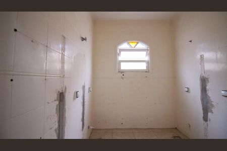 Casa para alugar com 3 quartos, 140m² em Vila Antonieta, São Paulo