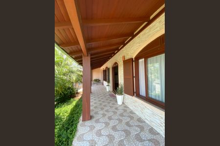 Casa à venda com 300m², 4 quartos e 5 vagas