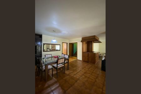 Casa à venda com 300m², 4 quartos e 5 vagas