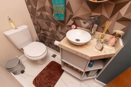 Casa à venda com 131m², 3 quartos e 2 vagas Casa à venda com 131m², 3 quartos e 2 vagasLavabo da Sala