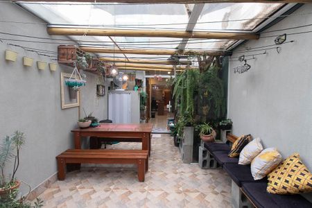 Casa à venda com 131m², 3 quartos e 2 vagas Casa à venda com 131m², 3 quartos e 2 vagasQuintal