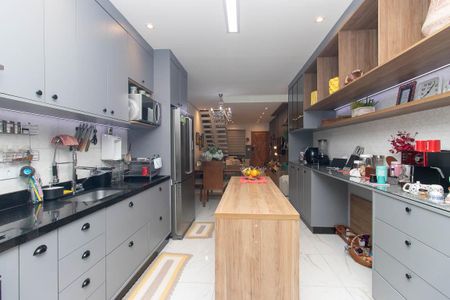 Casa à venda com 131m², 3 quartos e 2 vagas Casa à venda com 131m², 3 quartos e 2 vagasCozinha