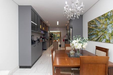 Casa à venda com 131m², 3 quartos e 2 vagas Casa à venda com 131m², 3 quartos e 2 vagasSala