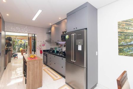 Casa à venda com 131m², 3 quartos e 2 vagas Casa à venda com 131m², 3 quartos e 2 vagasCozinha