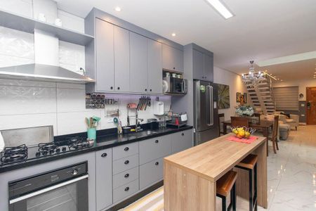 Casa à venda com 131m², 3 quartos e 2 vagas Casa à venda com 131m², 3 quartos e 2 vagasCozinha