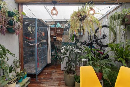 Casa à venda com 131m², 3 quartos e 2 vagas Casa à venda com 131m², 3 quartos e 2 vagasQuintal