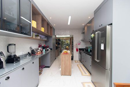 Casa à venda com 131m², 3 quartos e 2 vagas Casa à venda com 131m², 3 quartos e 2 vagasCozinha