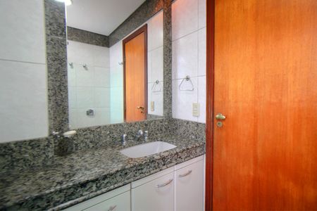 Apartamento à venda com 114m², 4 quartos e 2 vagasBanheiro Social